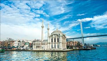 جامع أورتاكوي في اسطنبول.. ما بين الماضي والحاضر تحت المجهر